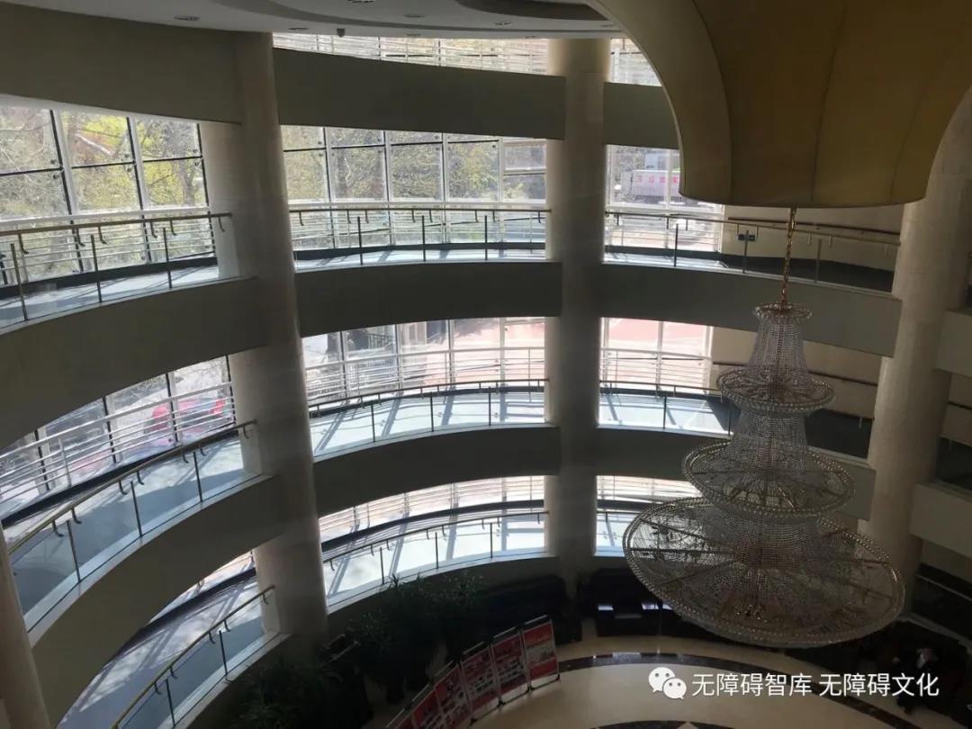 不同视角看旋转大坡道.jpg