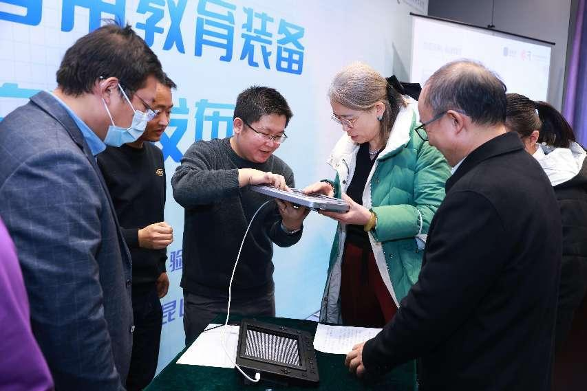 现场产品互动及自由交流.png