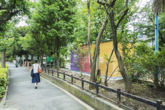 代々木深町小公园公共厕所日景.jpg