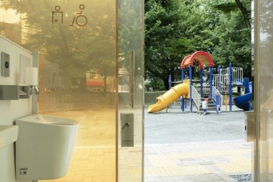 代々木深町小公园无障碍卫生间室内.jpg