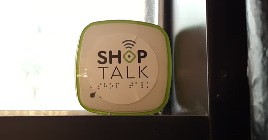 图：加拿大国家盲人研究所发起ShopTalk计划，一个音频信标放置在加拿大一家咖啡店门口上方.png
