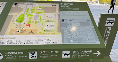图：日本铁路站出口一处寻路地图台，尺寸及字号较大、高度适中.jpg